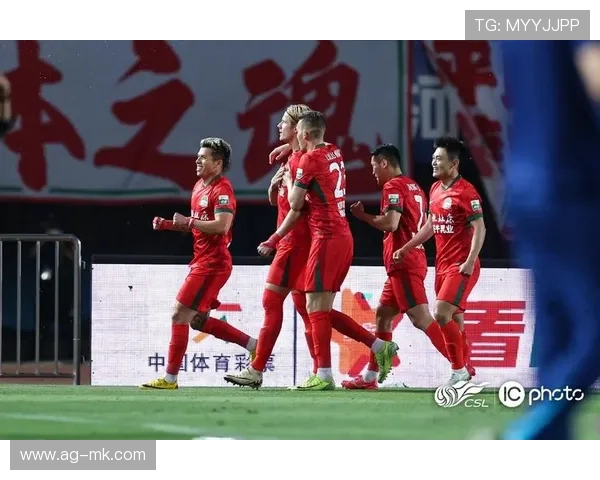 武汉三镇一次角球分球差点形成决定性一击